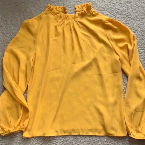 NWOT Blouse Mustard Yellow M - Picture 2 of 2